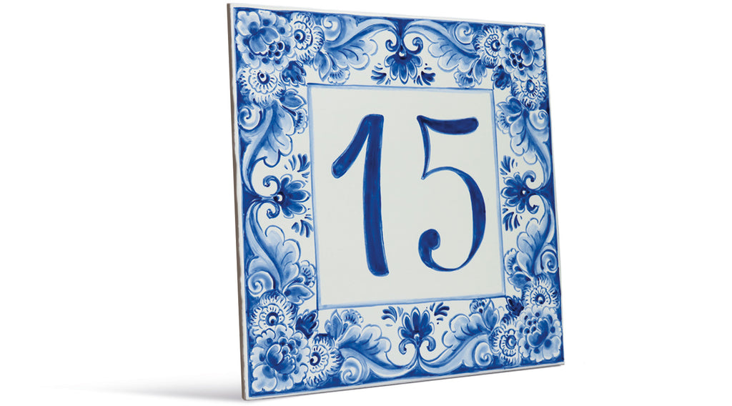 Hausnummern und Türschilder